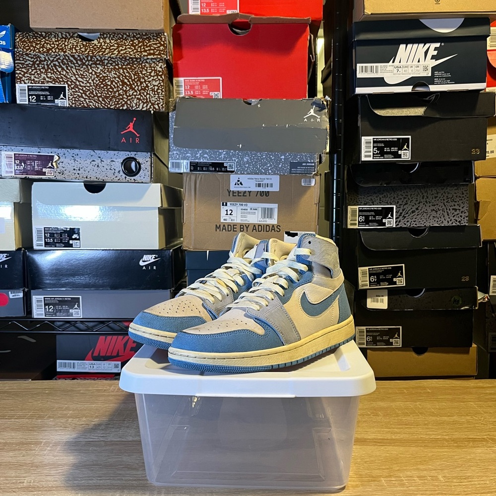 Nike Men's Blue and Beige Sneakers